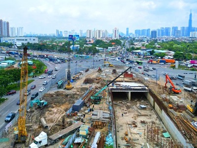 Dự án nút giao An Phú thi công chậm tiến độ kéo theo tiến độ giải ngân vốn đầu tư công của Thành phố bị ảnh hưởng - Ảnh: Lê Toàn