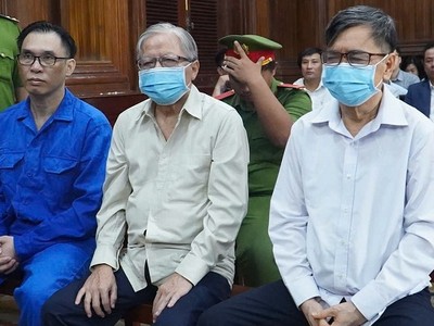 Các bị cáo tại toà.