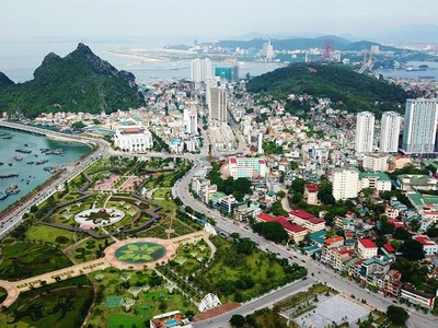 Xây dựng Quảng Ninh giàu mạnh, văn minh, hiện đại, hạnh phúc, trở thành thành phố trực thuộc Trung ương trước năm 2030. Ảnh: Hùng Sơn.