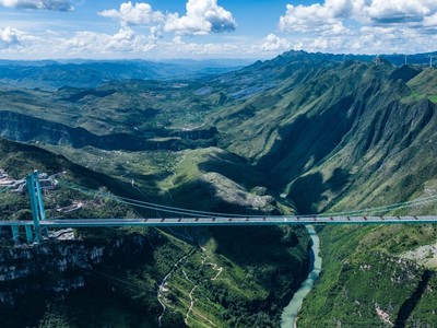 Cầu Hẻm núi Hoa Giang tại tỉnh Quý Châu, Trung Quốc. Ảnh: THX