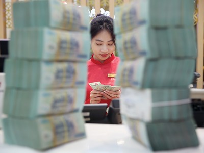 Tín dụng đang tăng quá cao nên không thể trông chờ vào kênh này để thúc đẩy tăng trưởng kinh tế