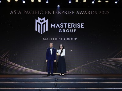 Đại diện Masterise Group nhận giải thưởng Corporate Excellence Award tại lễ trao giải Asia Pacific Enterprise Awards 2025