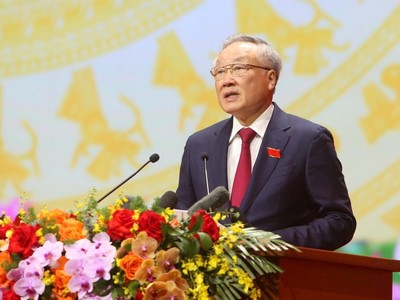 Đồng chí Nguyễn Hòa Bình, Ủy viên Bộ Chính trị, Phó bí thư Thường trực Đảng ủy, Phó thủ tướng Thường trực Chính phủ trình bày báo cáo chính trị tại Đại hội.