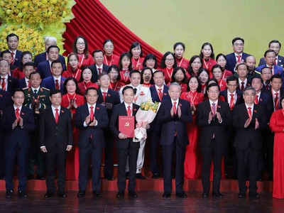 Tổng Bí thư Tô Lâm trao Quyết định cho Ban chấp hành Đảng bộ TP.HCM khóa mới 