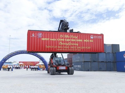 Một goc Cảng cạn Tân Cảng - Mộc Bài.