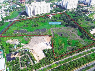 Doanh nghiệp địa ốc đang nhắm vào các lô đất thế chấp ngân hàng. Trong ảnh: Dự án Sài Gòn Broadway đã được VPBank bán lại.