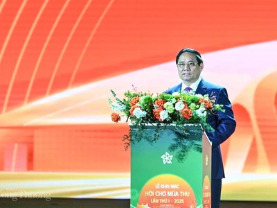Thủ tướng Chính phủ Phạm Minh Chính phát biểu khai mạc Hội chợ mùa Thu 2025, tối 25/10.