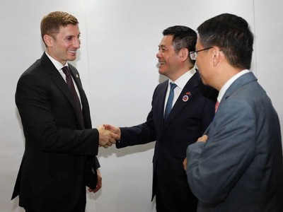 Bộ trưởng Nguyễn Hồng Diên và Thứ trưởng Jacob Helberg thảo luận về quan hệ hợp tác kinh tế, thương mại. 