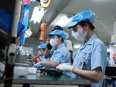 Máy móc thiết bị, điện thoại linh kiện, giày dép...là những nhóm hàng xuất khẩu giá trị cao sang Vương quốc Anh.