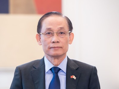 Bí thư Trung ương Đảng, Bộ trưởng Ngoại giao Lê Hoài Trung.