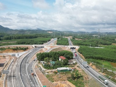 Thủ tướng yêu cầu hoàn thành đúng tiến độ, chất lượng các đường cao tốc tại đồng bằng sông Cửu Long.