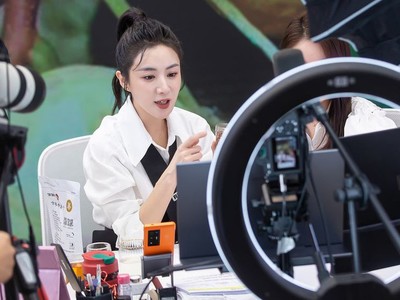 Trung Quốc: KOLs phải có bằng cấp chuyên môn khi đăng thông tin về y tế, giáo dục 