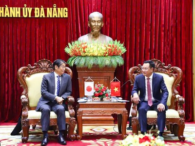 Bí thư Thành ủy Đà Nẵng Lê Ngọc Quang chủ trì buổi tiếp và làm việc với Đại sứ Nhật Bản tại Việt Nam ITO Naoki nhân chuyến thăm và làm việc tại Đà Nẵng. Ảnh: Ngọc Phú, BĐN
