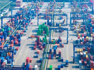 Quang cảnh cảng hàng hóa tại tỉnh Giang Tô, Trung Quốc. Ảnh: THX/TTXVN