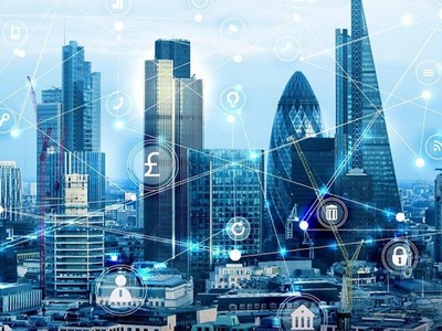 Thủ tướng yêu cầu phấn đấu cao nhất có thể đưa Trung tâm tài chính quốc tế tại Việt Nam đi vào hoạt động trong tháng 11/2025. Ảnh: VGP.