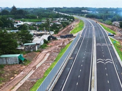 Dự án thành phần 2 cao tốc Biên Hòa - Vũng Tàu có 2 gói thầu thầu xây lắp chính, đều có mục tiêu hoàn thành ngày 19/12/2025. Ảnh: Hoàng Anh