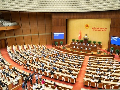 Một phiên họp toàn thể tại Kỳ họp thứ 10 của Quốc hội. 