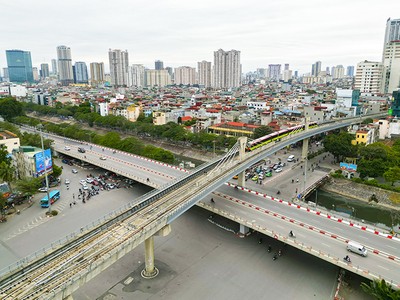 Theo đại biểu Trần Hoàng Ngân (TP.HCM), cần quan tâm đến điểm nhấn của từng vùng, như với Đồng bằng sông Hồng, phải có điểm nhấn dành cho Hà Nội 