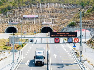 Hầm đường bộ Núi Vung hiện hữu. 