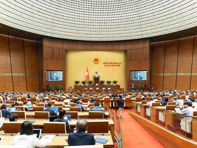 Một phiên họp toàn thể tại Kỳ họp thứ 10 của Quốc hội. 