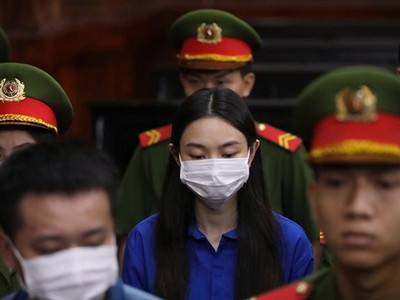 Bị cáo Nguyễn Thúc Thùy Tiên (Hoa hậu Hòa bình Quốc tế 2021) bị đề nghị mức án 2 - 2,5 năm tù về tội lừa dối khách hàng.