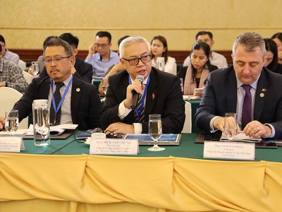 Các nhà đầu tư nước ngoài chia sẻ tại Diễn đàn.