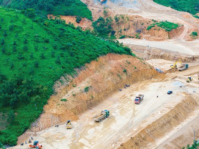 Chính phủ đang rốt ráo thúc đẩy giải ngân đầu tư công trong thời gian còn lại của năm