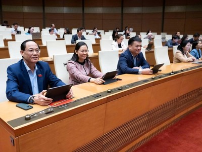 Một phiên họp toàn thể tại Kỳ họp thứ 10, Quốc hội khóa XV. 