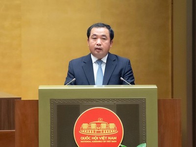 Bộ trưởng Bộ Nông nghiệp và Môi trường Trần Đức Thắng báo cáo giải trình. 