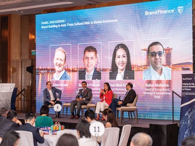 Bà Thái Minh Diễm Tú, Giám đốc Khối Marketing Techcombank chia sẻ tại diễn đàn “Thương hiệu châu Á 2025” tổ chức tại Singapore