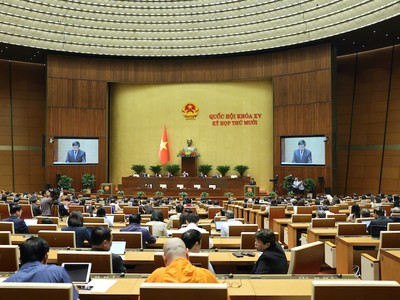 Bộ trưởng Bộ Tài chính Nguyễn Văn Thắng báo cáo giải trình trước khi Quốc hội bấm nút - Ảnh: Duy Linh. 