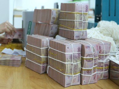 Tín dụng tăng mạnh, lãi suất tiết kiệm khó đứng yên 