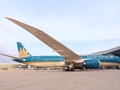 Cận cảnh máy bay Boeing 787 hạ cánh sân bay quốc tế Long Thành 