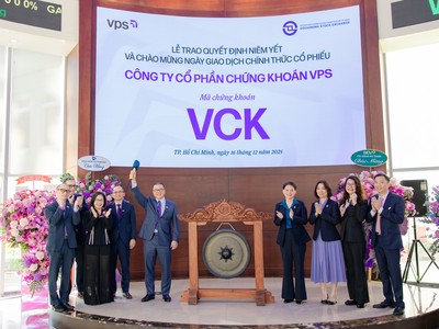 Nghi thức đánh cồng khai trương phiên giao dịch cổ phiếu VCK tại HOSE