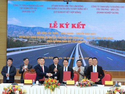 Lễ ký kết Hợp đồng xây dựng - kinh doanh - chuyển giao (BOT) đối với Dự án đường bộ cao tốc Tân Phú (tỉnh Đồng Nai) - Bảo Lộc (tỉnh Lâm Đồng) theo phương thức đối tác công tư (PPP). Ảnh: H.S 