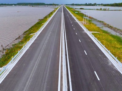 Một đoạn cao tốc Cần Thơ - Hậu Giang sẵn sàng đưa vào khai thác. (Ảnh: báo Xây dựng). 