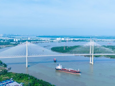 Toàn cảnh cầu Bình Khánh.