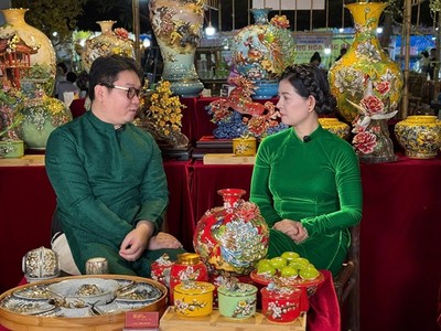 Phiên livestream của nghệ nhân Vũ Như Quỳnh - truyền nhân đời thứ 16 của dòng gốm gia đình tại làng gốm Bát Tràng
