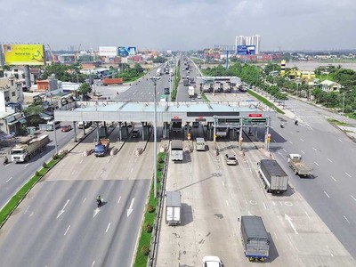 Một trong ba trạm thu phí BOT trên Quốc lộ 51. 