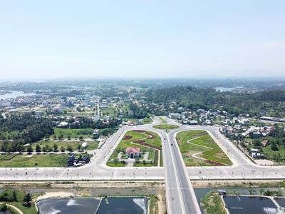 Một số dự án ở phía Đông tỉnh Quảng Ngãi gặp vướng mắc khiến công tác giải ngân vốn đầu tư của tỉnh chưa đạt kỳ vọng. 