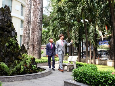 Thủ tướng Canada Justin Trudeau thăm và đánh cồng tại HOSE