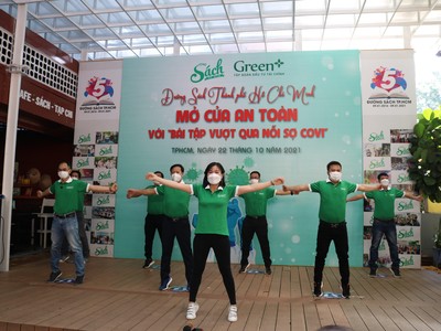 Đường sách TP.HCM mở cửa an toàn với "bài tập vượt qua nỗi sợ Covi"