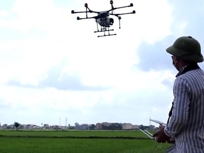 Lộc Trời (LTG) mở rộng dịch vụ phun thuốc bằng thiết bị không người lái