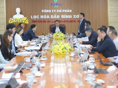 Ông Lê Mạnh Hùng, Chủ tịch HĐTV Tập đoàn Petrovietnam chủ trì buổi làm việc 