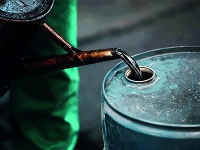 Giá xăng dầu giảm liên tiếp tạo áp lực “kép” lên doanh nghiệp đầu mối