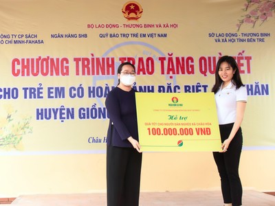 Phân bón Cà Mau trao 100 suất quà Tết cho hộ dân nghèo tại Bến Tre