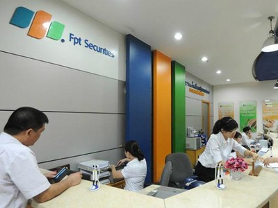 Chứng khoán FPT (FTS) chốt quyền chia cổ tức 5% bằng tiền và thưởng cổ phiếu tỷ lệ 10:1