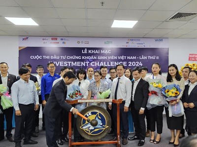 TS. Nghiêm Quý Hào, Trưởng Ban tổ chức Cuộc thi thực hiện lễ đánh chiêng khai mạc IC 2024.