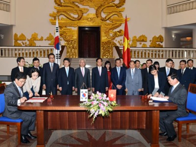 Thủ tướng Nguyễn Tấn Dũng chứng kiến Lễ ký kết Hiệp định Thương mại tự do Việt Nam-Hàn Quốc