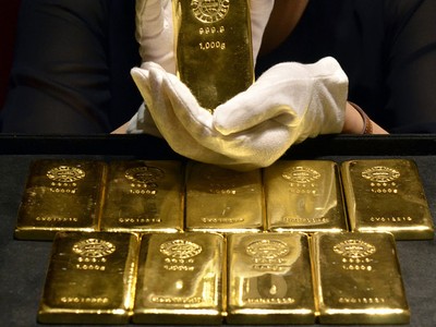 Biển Đen “nổi sóng” giúp vàng đè USD tăng giá